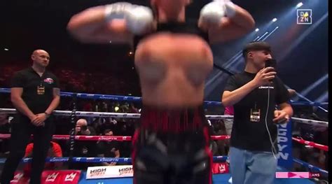 danielle hemsley flashing uncensored|Boxing: Daniella Hemsley flashes crowd after Kingpyn Boxing